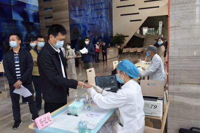 正妹av
公司干部职工积极参与无偿献血1.JPG